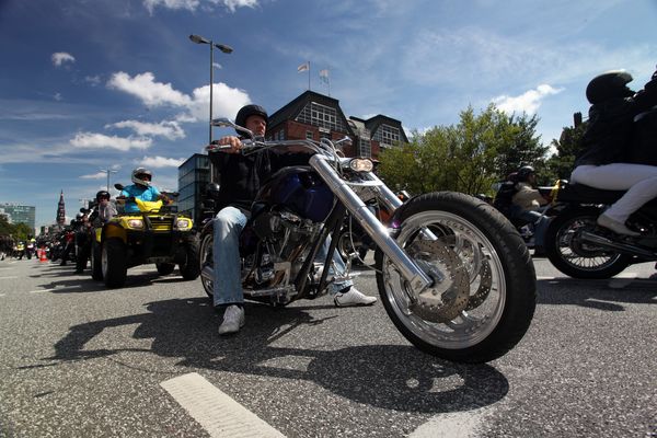 HarleyHH2011   115.jpg - Hamburger Harley Days 2011, Harley Davidson, MOGO, Parade, Motorradgottesdienst,